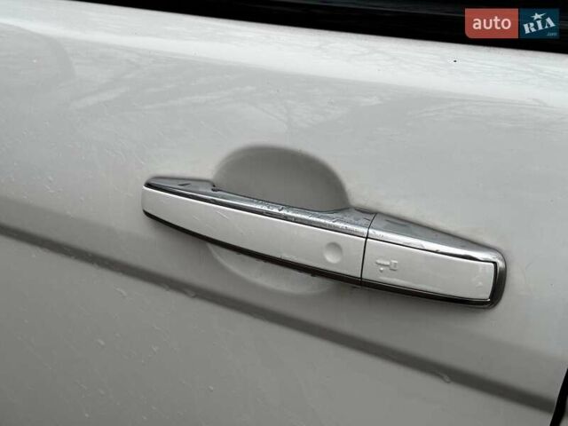 Білий Ленд Ровер Рендж Ровер Евок, об'ємом двигуна 2 л та пробігом 121 тис. км за 20240 $, фото 12 на Automoto.ua