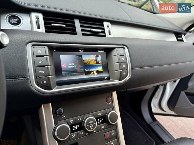 Белый Ленд Ровер Рендж Ровер Эвок, объемом двигателя 2 л и пробегом 90 тыс. км за 19850 $, фото 75 на Automoto.ua