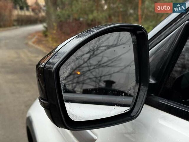 Білий Ленд Ровер Рендж Ровер Евок, об'ємом двигуна 2 л та пробігом 121 тис. км за 20240 $, фото 14 на Automoto.ua