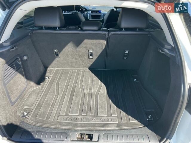 Белый Ленд Ровер Рендж Ровер Эвок, объемом двигателя 0 л и пробегом 180 тыс. км за 18500 $, фото 19 на Automoto.ua