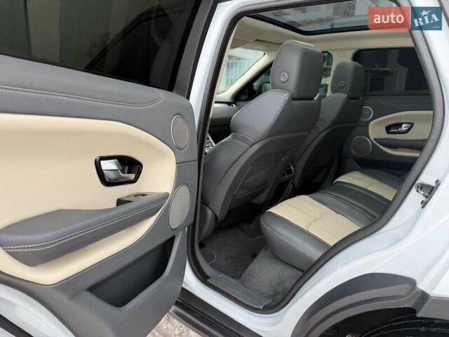 Білий Ленд Ровер Рендж Ровер Евок, об'ємом двигуна 2 л та пробігом 147 тис. км за 23500 $, фото 44 на Automoto.ua