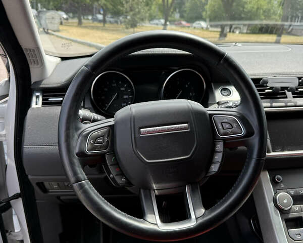 Ленд Ровер Рендж Ровер Евок 2017 у Дніпро (Дніпропетровську) на Automoto.ua Білий Ленд Ровер Рендж Ровер Евок, об'ємом двигуна 2 л та пробігом 100 тис. км за 23500 $, фото 8 на Automoto.ua