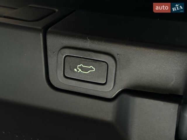 Білий Ленд Ровер Рендж Ровер Евок, об'ємом двигуна 2 л та пробігом 121 тис. км за 20240 $, фото 32 на Automoto.ua
