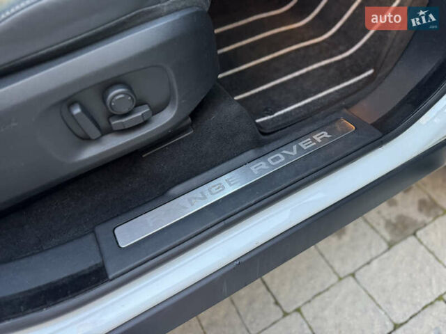 Белый Ленд Ровер Рендж Ровер Эвок, объемом двигателя 2 л и пробегом 117 тыс. км за 25250 $, фото 37 на Automoto.ua
