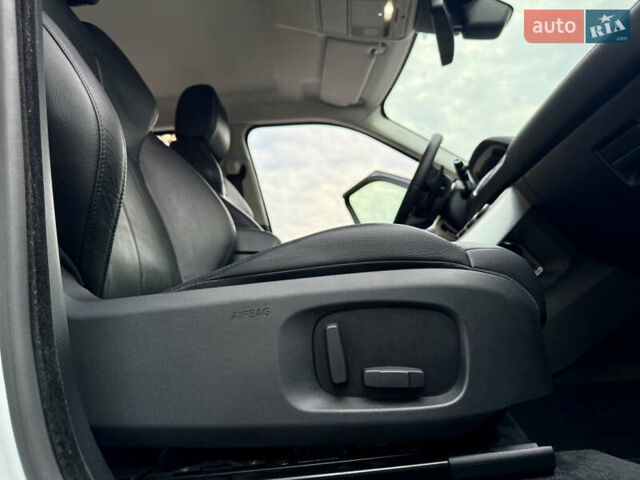 Білий Ленд Ровер Рендж Ровер Евок, об'ємом двигуна 0 л та пробігом 90 тис. км за 20450 $, фото 60 на Automoto.ua