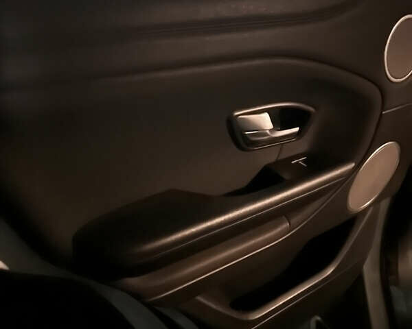 Белый Ленд Ровер Рендж Ровер Эвок, объемом двигателя 2 л и пробегом 206 тыс. км за 24000 $, фото 9 на Automoto.ua