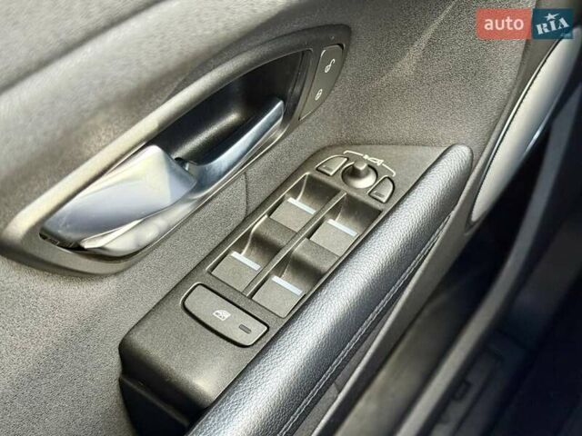 Белый Ленд Ровер Рендж Ровер Эвок, объемом двигателя 2 л и пробегом 116 тыс. км за 22000 $, фото 20 на Automoto.ua