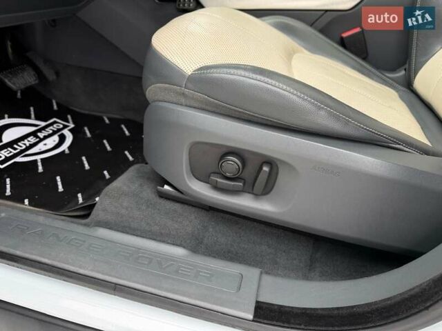Білий Ленд Ровер Рендж Ровер Евок, об'ємом двигуна 2 л та пробігом 147 тис. км за 23500 $, фото 42 на Automoto.ua