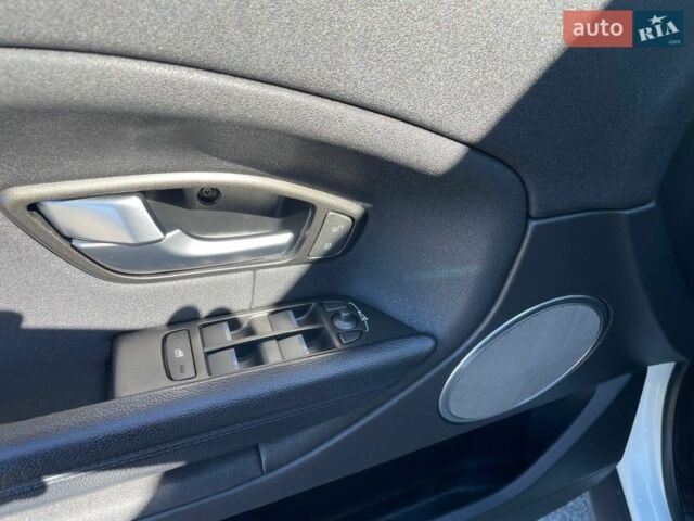 Белый Ленд Ровер Рендж Ровер Эвок, объемом двигателя 0 л и пробегом 180 тыс. км за 18500 $, фото 10 на Automoto.ua