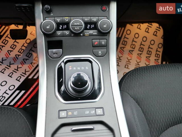 Белый Ленд Ровер Рендж Ровер Эвок, объемом двигателя 2 л и пробегом 67 тыс. км за 28900 $, фото 24 на Automoto.ua