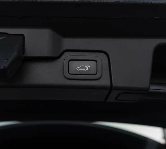 Білий Ленд Ровер Рендж Ровер Евок, об'ємом двигуна 2 л та пробігом 89 тис. км за 25700 $, фото 32 на Automoto.ua