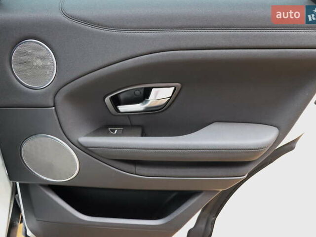 Белый Ленд Ровер Рендж Ровер Эвок, объемом двигателя 2 л и пробегом 67 тыс. км за 28900 $, фото 32 на Automoto.ua