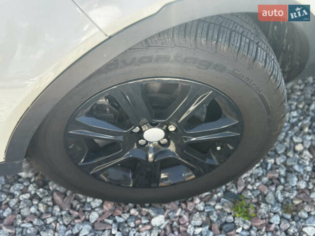 Белый Ленд Ровер Рендж Ровер Эвок, объемом двигателя 2 л и пробегом 200 тыс. км за 17000 $, фото 3 на Automoto.ua