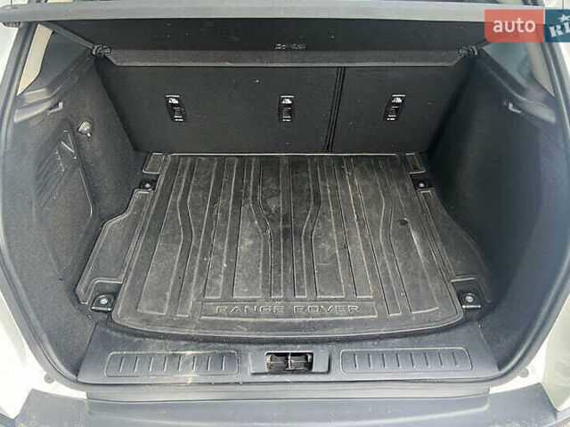 Белый Ленд Ровер Рендж Ровер Эвок, объемом двигателя 2 л и пробегом 79 тыс. км за 16000 $, фото 6 на Automoto.ua