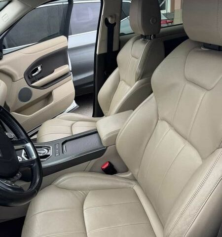 Белый Ленд Ровер Рендж Ровер Эвок, объемом двигателя 2.5 л и пробегом 90 тыс. км за 21500 $, фото 3 на Automoto.ua