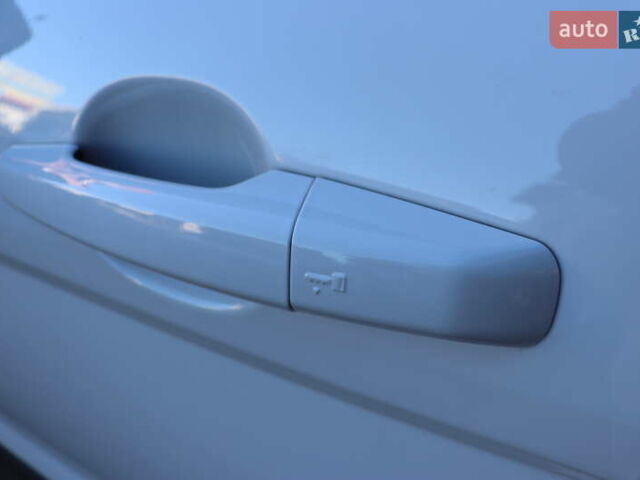 Білий Ленд Ровер Рендж Ровер Евок, об'ємом двигуна 2 л та пробігом 40 тис. км за 28900 $, фото 11 на Automoto.ua