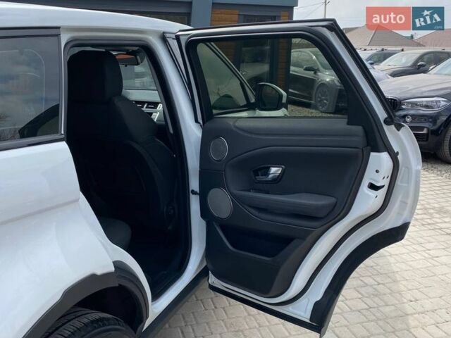 Білий Ленд Ровер Рендж Ровер Евок, об'ємом двигуна 2 л та пробігом 69 тис. км за 23800 $, фото 26 на Automoto.ua