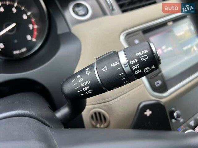 Білий Ленд Ровер Рендж Ровер Евок, об'ємом двигуна 2 л та пробігом 56 тис. км за 26400 $, фото 17 на Automoto.ua