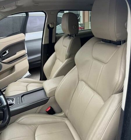 Белый Ленд Ровер Рендж Ровер Эвок, объемом двигателя 2.5 л и пробегом 90 тыс. км за 21500 $, фото 4 на Automoto.ua