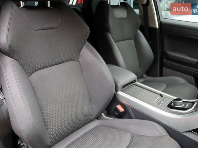 Белый Ленд Ровер Рендж Ровер Эвок, объемом двигателя 2 л и пробегом 67 тыс. км за 28900 $, фото 29 на Automoto.ua