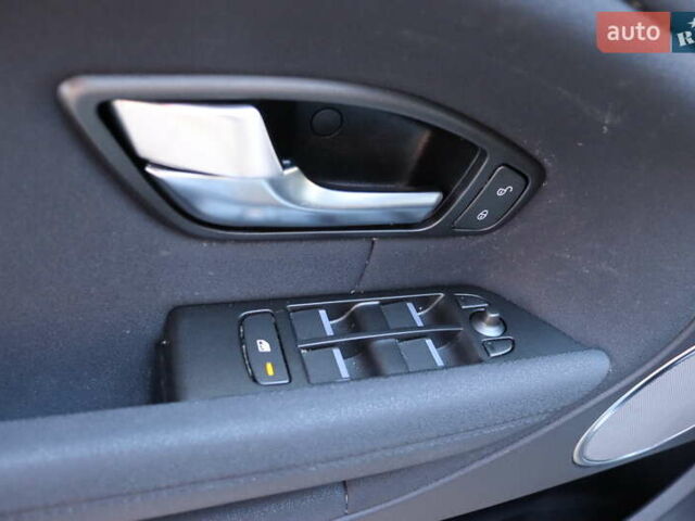 Білий Ленд Ровер Рендж Ровер Евок, об'ємом двигуна 2 л та пробігом 40 тис. км за 28900 $, фото 16 на Automoto.ua