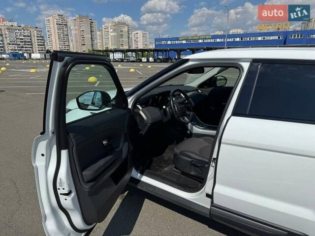 Білий Ленд Ровер Рендж Ровер Евок, об'ємом двигуна 2 л та пробігом 118 тис. км за 20299 $, фото 10 на Automoto.ua