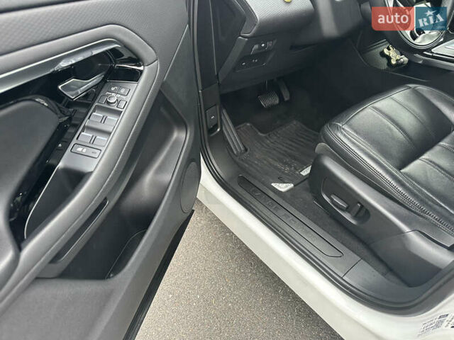 Білий Ленд Ровер Рендж Ровер Евок, об'ємом двигуна 2 л та пробігом 92 тис. км за 34000 $, фото 19 на Automoto.ua