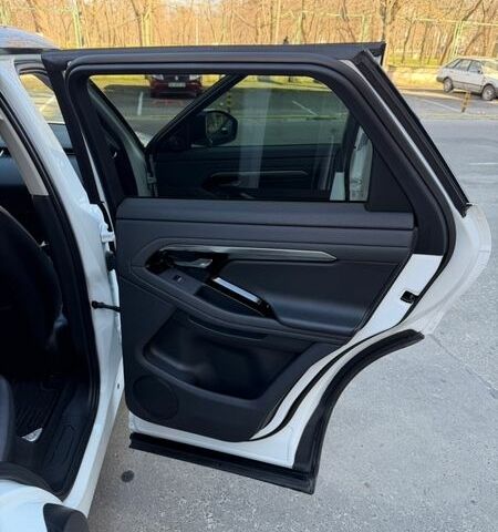 Белый Ленд Ровер Рендж Ровер Эвок, объемом двигателя 2 л и пробегом 77 тыс. км за 27800 $, фото 10 на Automoto.ua