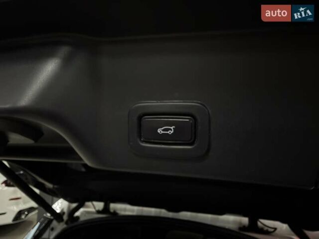 Білий Ленд Ровер Рендж Ровер Евок, об'ємом двигуна 2 л та пробігом 82 тис. км за 39900 $, фото 58 на Automoto.ua