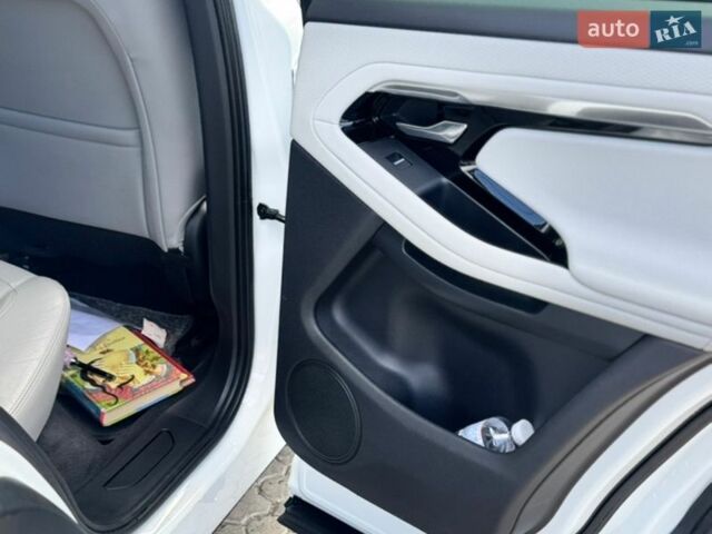 Білий Ленд Ровер Рендж Ровер Евок, об'ємом двигуна 2 л та пробігом 63 тис. км за 36000 $, фото 16 на Automoto.ua