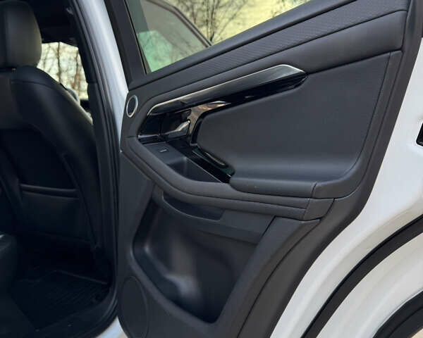 Білий Ленд Ровер Рендж Ровер Евок, об'ємом двигуна 2 л та пробігом 99 тис. км за 28500 $, фото 31 на Automoto.ua