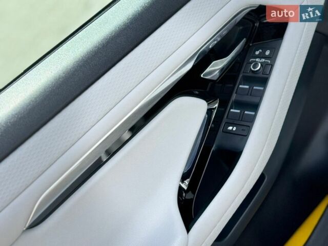 Білий Ленд Ровер Рендж Ровер Евок, об'ємом двигуна 2 л та пробігом 63 тис. км за 36000 $, фото 18 на Automoto.ua