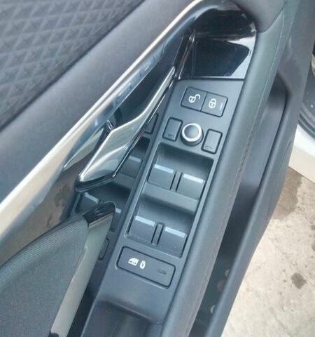 Білий Ленд Ровер Рендж Ровер Евок, об'ємом двигуна 2 л та пробігом 103 тис. км за 27600 $, фото 9 на Automoto.ua