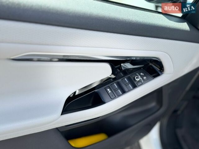 Білий Ленд Ровер Рендж Ровер Евок, об'ємом двигуна 2 л та пробігом 63 тис. км за 36000 $, фото 21 на Automoto.ua