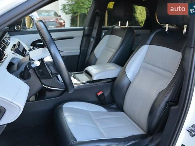 Белый Ленд Ровер Рендж Ровер Эвок, объемом двигателя 2 л и пробегом 115 тыс. км за 29000 $, фото 4 на Automoto.ua