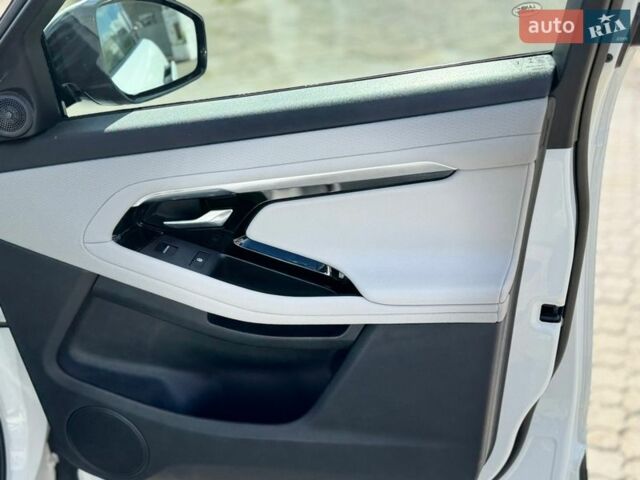 Білий Ленд Ровер Рендж Ровер Евок, об'ємом двигуна 2 л та пробігом 63 тис. км за 36000 $, фото 13 на Automoto.ua