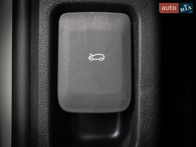 Белый Ленд Ровер Рендж Ровер Эвок, объемом двигателя 2 л и пробегом 88 тыс. км за 28000 $, фото 34 на Automoto.ua