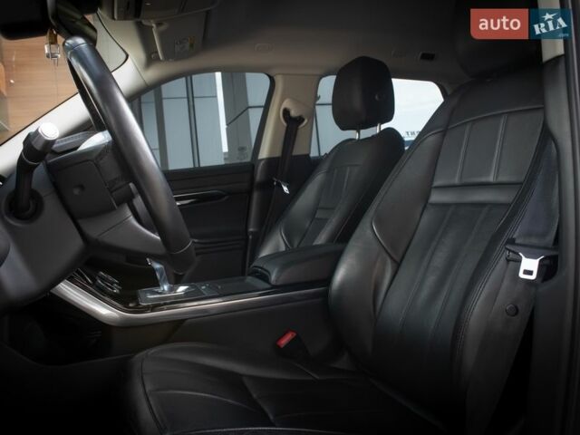 Белый Ленд Ровер Рендж Ровер Эвок, объемом двигателя 2 л и пробегом 88 тыс. км за 28000 $, фото 8 на Automoto.ua