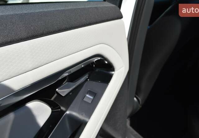 Білий Ленд Ровер Рендж Ровер Евок, об'ємом двигуна 2 л та пробігом 70 тис. км за 33900 $, фото 45 на Automoto.ua