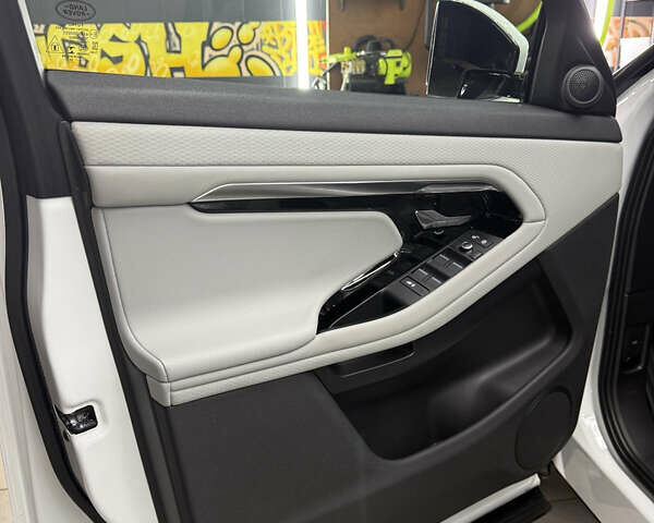 Белый Ленд Ровер Рендж Ровер Эвок, объемом двигателя 2 л и пробегом 57 тыс. км за 30899 $, фото 22 на Automoto.ua