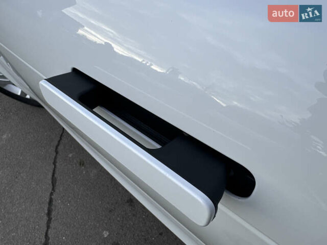 Білий Ленд Ровер Рендж Ровер Евок, об'ємом двигуна 2 л та пробігом 40 тис. км за 29990 $, фото 32 на Automoto.ua