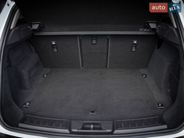 Белый Ленд Ровер Рендж Ровер Эвок, объемом двигателя 2 л и пробегом 88 тыс. км за 28000 $, фото 40 на Automoto.ua