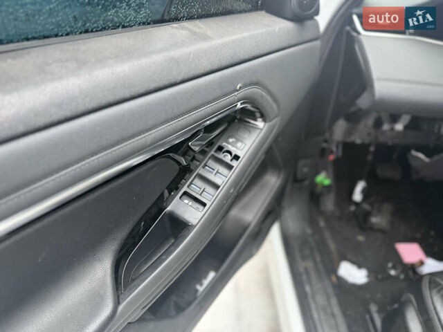 Білий Ленд Ровер Рендж Ровер Евок, об'ємом двигуна 0 л та пробігом 70 тис. км за 16000 $, фото 7 на Automoto.ua