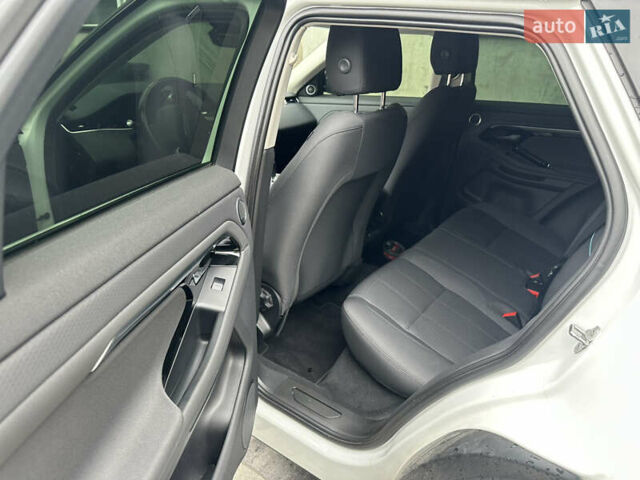 Белый Ленд Ровер Рендж Ровер Эвок, объемом двигателя 2 л и пробегом 88 тыс. км за 30500 $, фото 5 на Automoto.ua