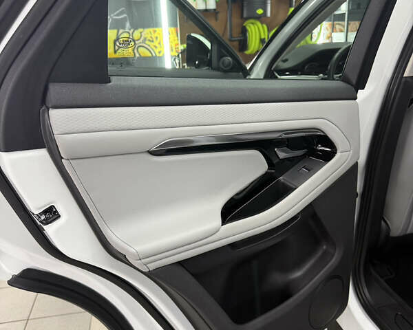 Белый Ленд Ровер Рендж Ровер Эвок, объемом двигателя 2 л и пробегом 57 тыс. км за 30899 $, фото 21 на Automoto.ua