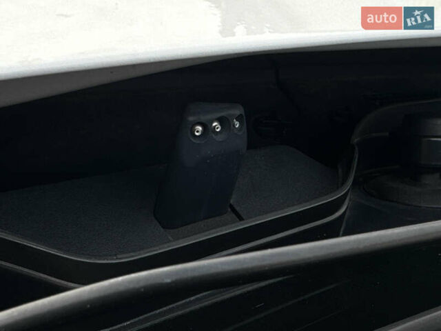 Білий Ленд Ровер Рендж Ровер Евок, об'ємом двигуна 2 л та пробігом 40 тис. км за 29990 $, фото 33 на Automoto.ua