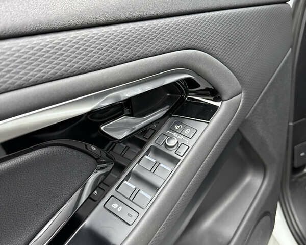 Белый Ленд Ровер Рендж Ровер Эвок, объемом двигателя 2 л и пробегом 85 тыс. км за 35000 $, фото 8 на Automoto.ua