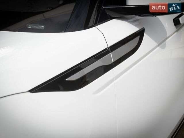 Белый Ленд Ровер Рендж Ровер Эвок, объемом двигателя 2 л и пробегом 88 тыс. км за 28000 $, фото 46 на Automoto.ua