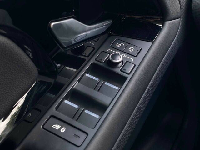 Белый Ленд Ровер Рендж Ровер Эвок, объемом двигателя 2 л и пробегом 55 тыс. км за 38490 $, фото 18 на Automoto.ua