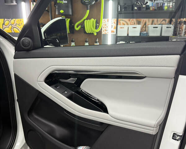 Белый Ленд Ровер Рендж Ровер Эвок, объемом двигателя 2 л и пробегом 57 тыс. км за 30899 $, фото 20 на Automoto.ua